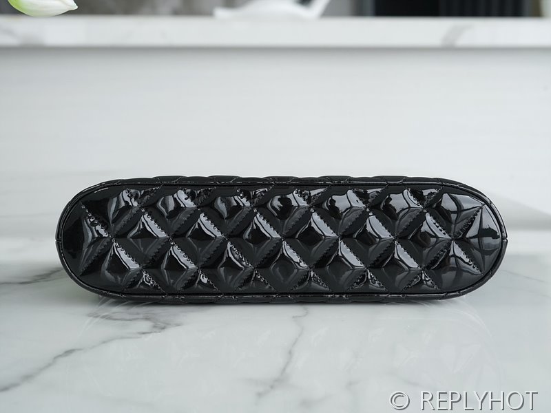 [하이엔드급] 샤넬 23S 페이던트 스몰 쇼핑백 골드메탈 블랙 [매장가 850만원대]