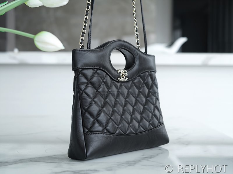 [하이엔드급] 샤넬 31 쇼핑백 카프스킨 골드메탈 블랙 [매장가 950만원대]