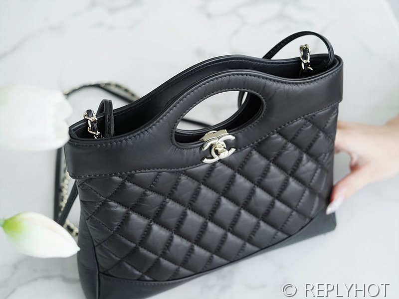 [하이엔드급] 샤넬 31 쇼핑백 카프스킨 골드메탈 블랙 [매장가 950만원대]