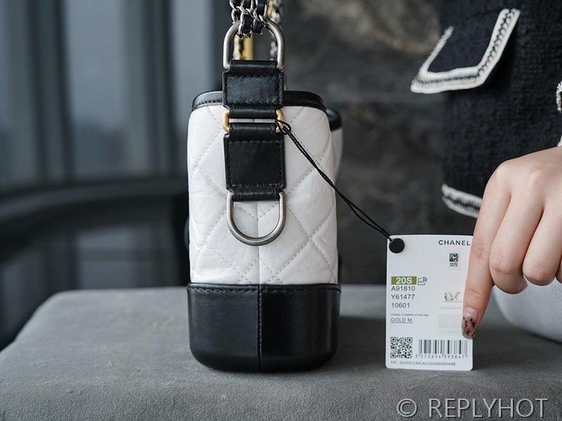 [하이엔드급] 샤넬 가브리엘 스몰 호보백 카프스킨 골드메탈 화이트 [매장가 900만원대]