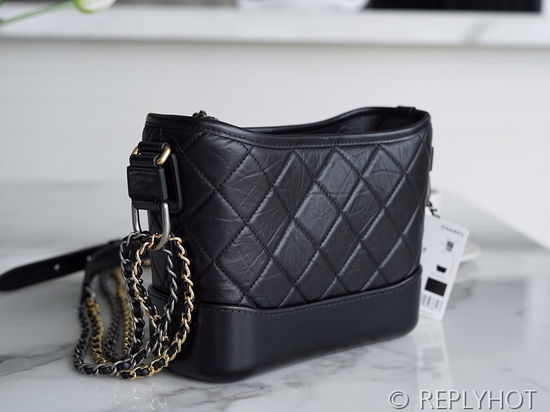 [하이엔드급] 샤넬 가브리엘 스몰 호보백 카프스킨 골드메탈 블랙 [매장가 900만원대]