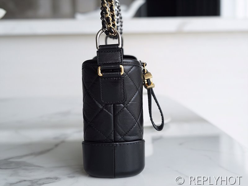 [하이엔드급] 샤넬 가브리엘 스몰 호보백 카프스킨 골드메탈 블랙 [매장가 900만원대]