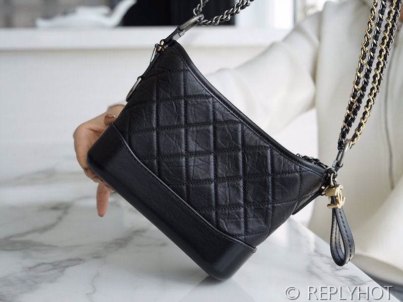 [하이엔드급] 샤넬 가브리엘 스몰 호보백 카프스킨 골드메탈 블랙 [매장가 900만원대]