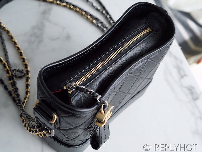 [하이엔드급] 샤넬 가브리엘 스몰 호보백 카프스킨 골드메탈 블랙 [매장가 900만원대]