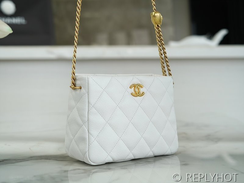 [하이엔드급] 샤넬 골드 하트볼 체인 스몰 호보백 카프스킨 골드메탈 화이트 [매장가 900만원대]