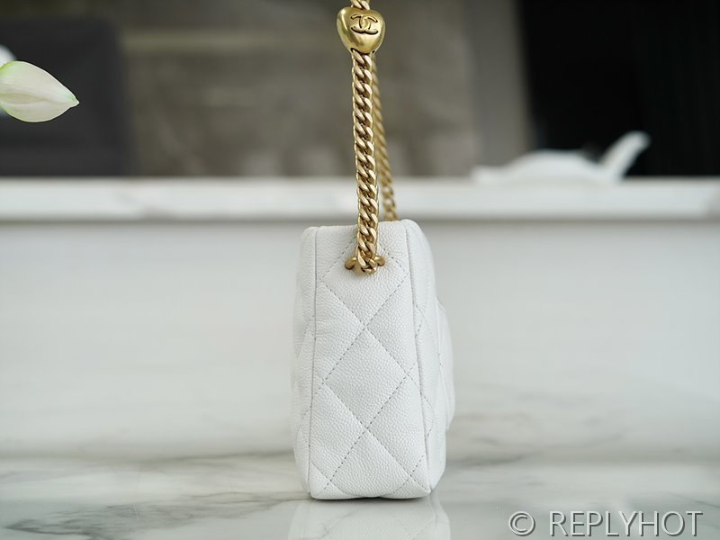 [하이엔드급] 샤넬 골드 하트볼 체인 스몰 호보백 카프스킨 골드메탈 화이트 [매장가 900만원대]