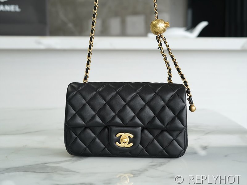 [하이엔드급] 샤넬 골드볼 뉴미니백 램스킨 골드메탈 블랙 [매장가 950만원대]