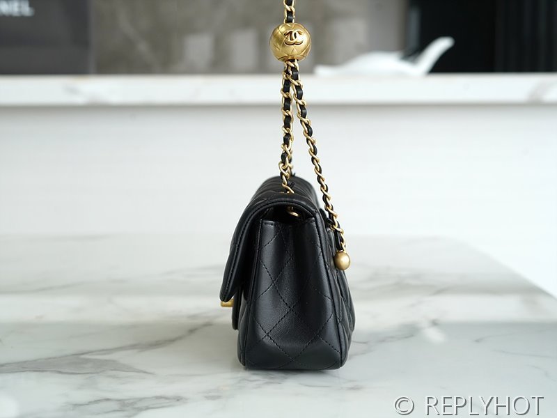 [하이엔드급] 샤넬 골드볼 뉴미니백 램스킨 골드메탈 블랙 [매장가 950만원대]
