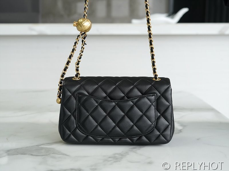 [하이엔드급] 샤넬 골드볼 뉴미니백 램스킨 골드메탈 블랙 [매장가 950만원대]