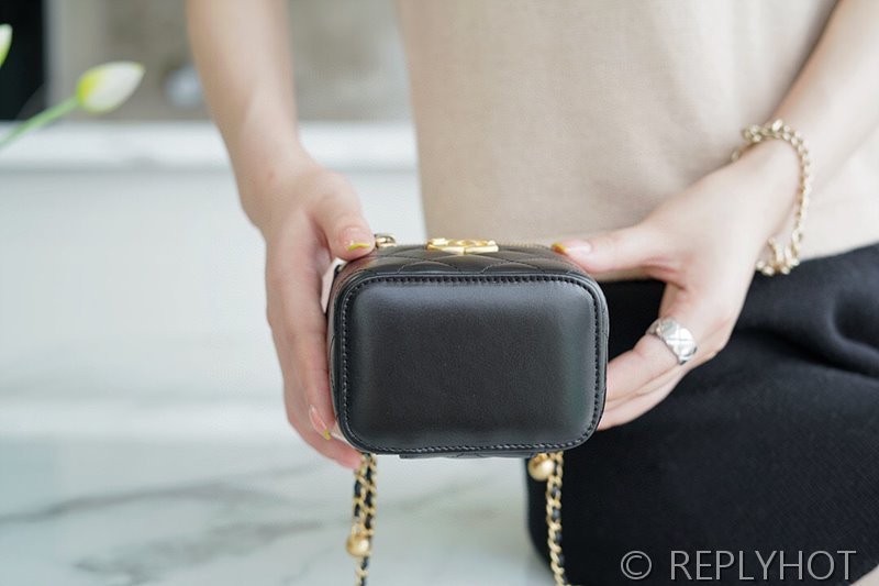 [하이엔드급] 샤넬 골드볼 미니 베니티백 램스킨 골드메탈 블랙 [매장가 450만원대]