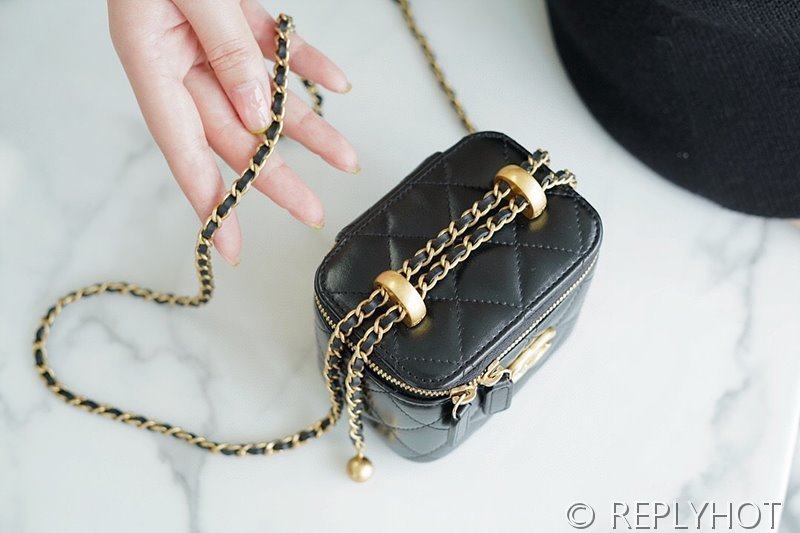 [하이엔드급] 샤넬 골드볼 미니 베니티백 램스킨 골드메탈 블랙 [매장가 450만원대]