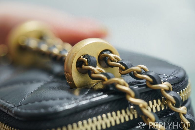 [하이엔드급] 샤넬 골드볼 미니 베니티백 램스킨 골드메탈 블랙 [매장가 450만원대]