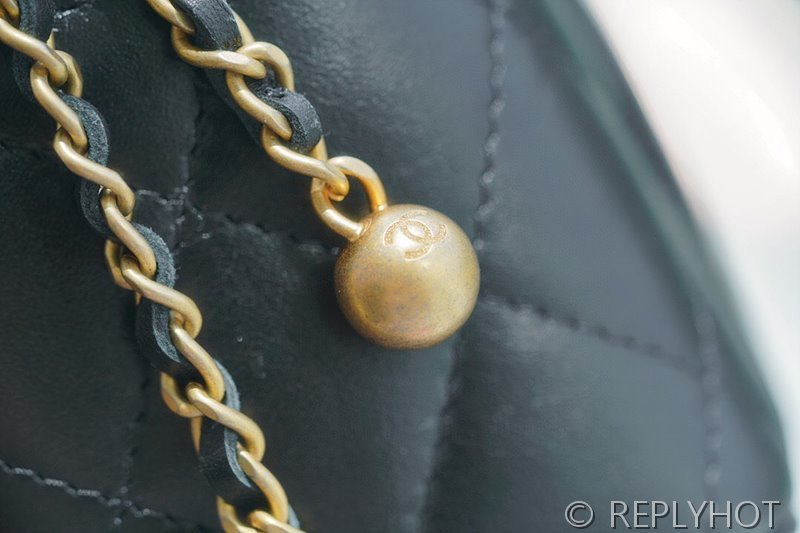 [하이엔드급] 샤넬 골드볼 미니 베니티백 램스킨 골드메탈 블랙 [매장가 450만원대]