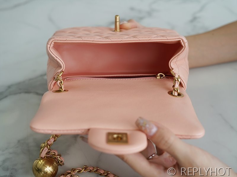 [하이엔드급] 샤넬 골드볼 쁘띠삭 체인 크로스백 램스킨 골드메탈 핑크 [매장가 850만원대]