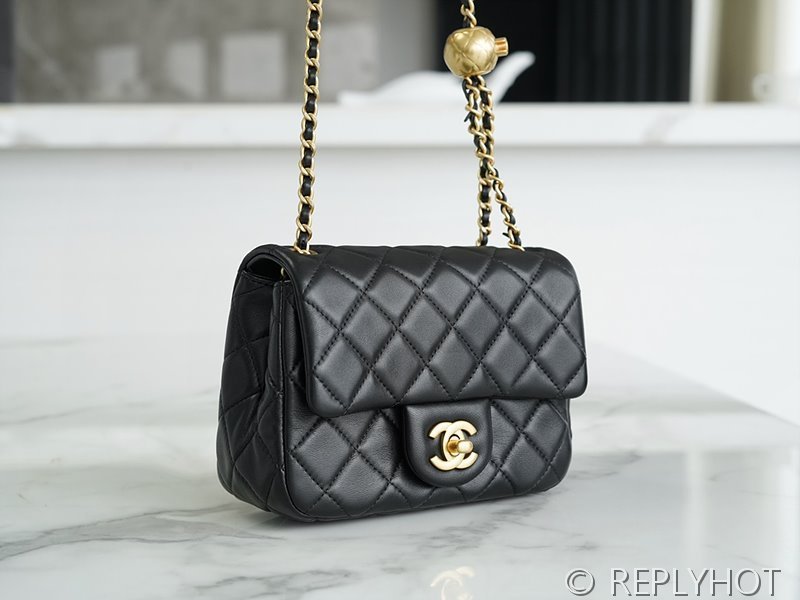 [하이엔드급] 샤넬 골드볼 쁘띠삭 체인 크로스백 램스킨 골드메탈 블랙 [매장가 850만원대]