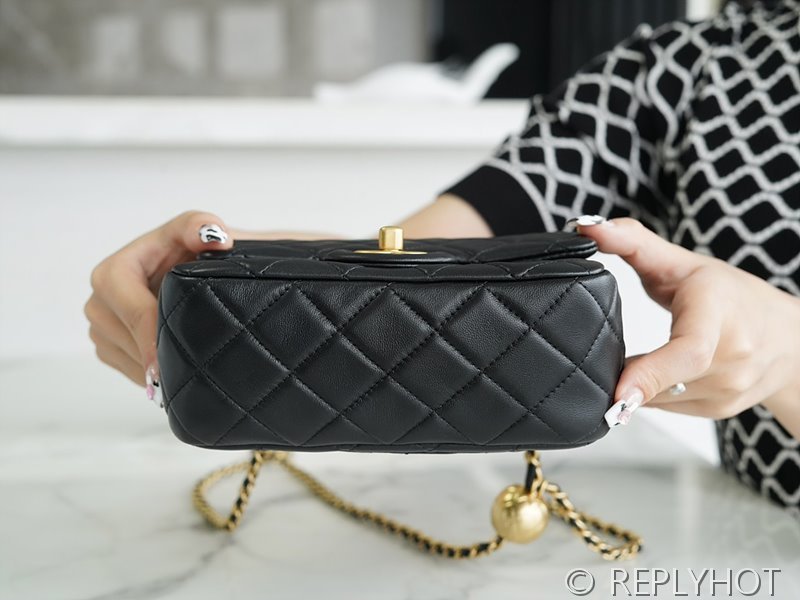 [하이엔드급] 샤넬 골드볼 쁘띠삭 체인 크로스백 램스킨 골드메탈 블랙 [매장가 850만원대]