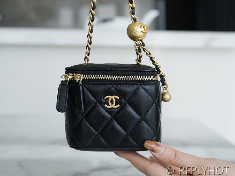 [하이엔드급] 샤넬 골드볼 정사각 베니티백 램스킨 골드메탈 블랙 [매장가 400만원대]