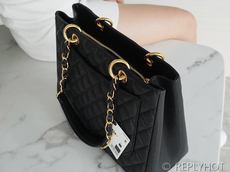 [하이엔드급] 샤넬 그랜드 쇼핑 토트백 카프스킨 골드메탈 블랙 [매장가 900만원대]