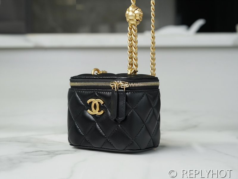 [하이엔드급] 샤넬 까멜리아 골드볼 베니티백 램스킨 골드메탈 블랙 [매장가 560만원대]