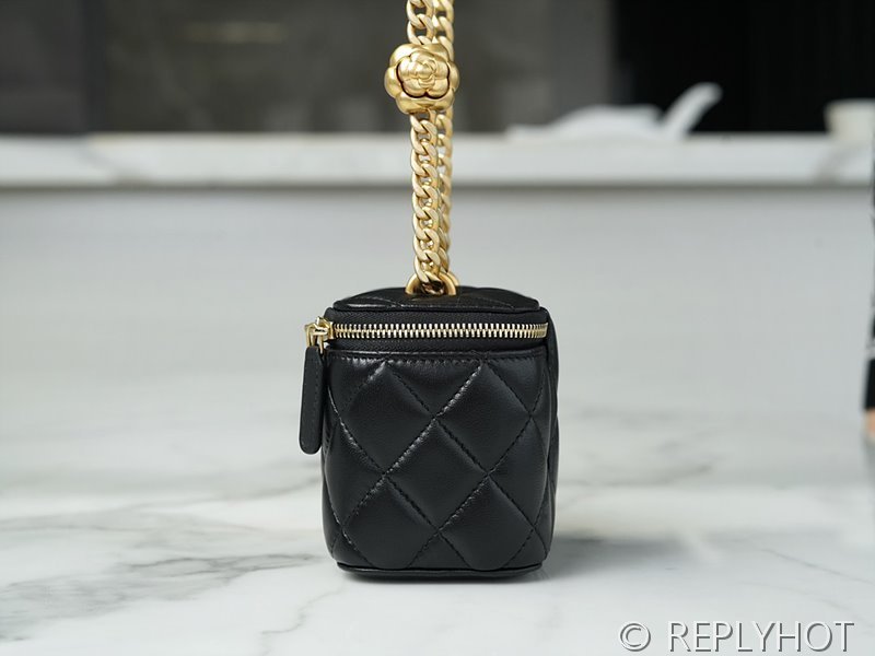 [하이엔드급] 샤넬 까멜리아 골드볼 베니티백 램스킨 골드메탈 블랙 [매장가 560만원대]