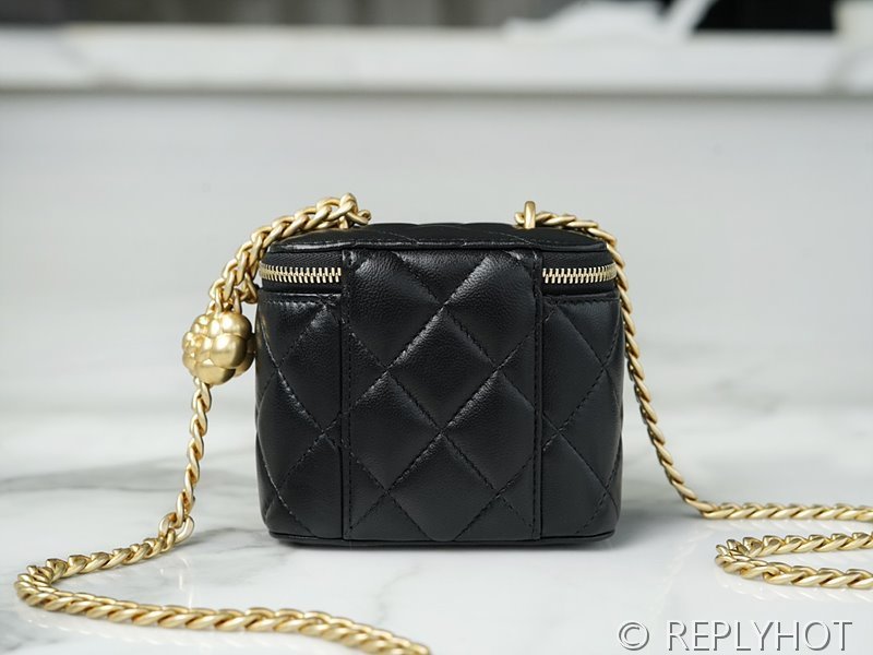 [하이엔드급] 샤넬 까멜리아 골드볼 베니티백 램스킨 골드메탈 블랙 [매장가 560만원대]