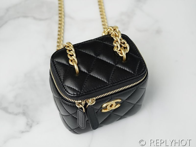 [하이엔드급] 샤넬 까멜리아 골드볼 베니티백 램스킨 골드메탈 블랙 [매장가 560만원대]