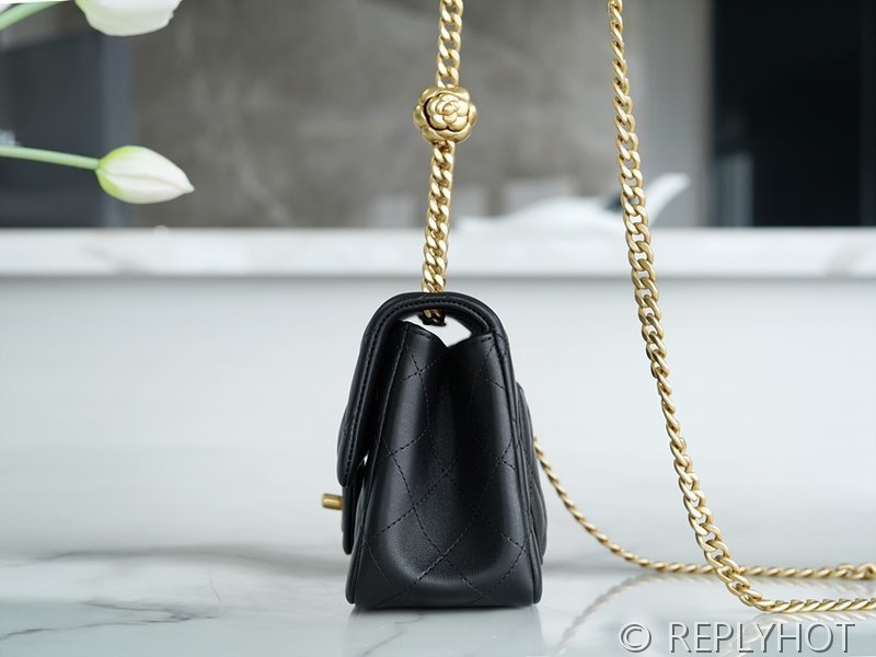 [하이엔드급] 샤넬 까멜리아 골드볼 쁘띠삭 뉴미니 램스킨 골드메탈 블랙 [매장가 750만원대]