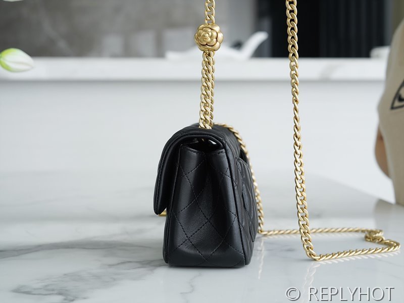 [하이엔드급] 샤넬 까멜리아 골드볼 뉴미니 램스킨 골드메탈 블랙 [매장가 750만원대]