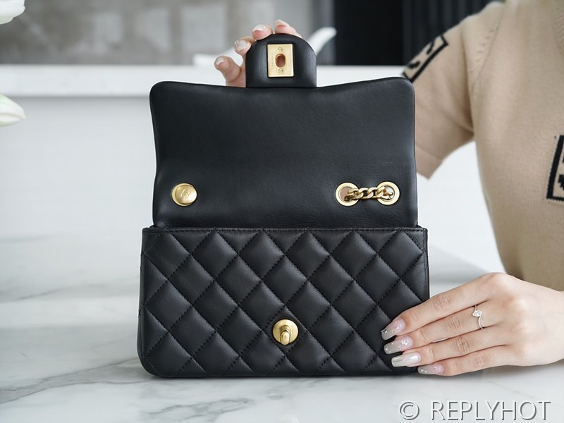 [하이엔드급] 샤넬 까멜리아 골드볼 뉴미니 램스킨 골드메탈 블랙 [매장가 750만원대]