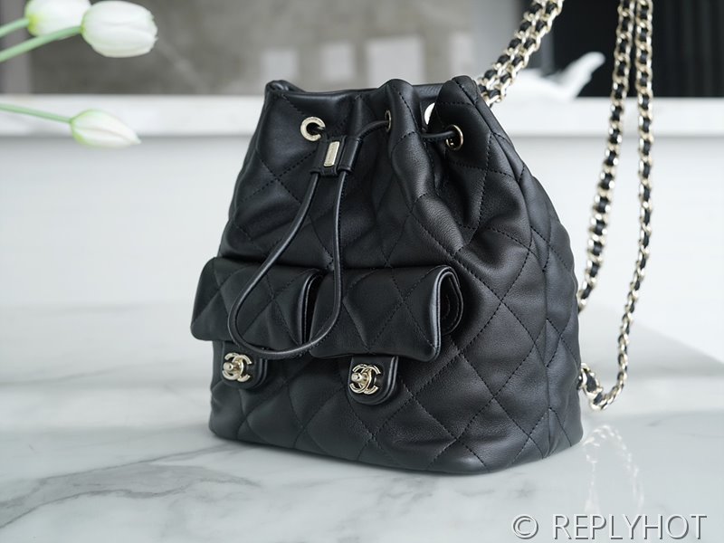 [하이엔드급] 샤넬 드로우스트링 버킷 백팩 램스킨 실버메탈 블랙 [매장가 1000만원대]