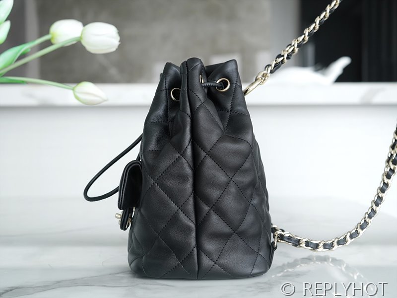 [하이엔드급] 샤넬 드로우스트링 버킷 백팩 램스킨 실버메탈 블랙 [매장가 1000만원대]