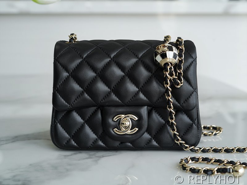 [하이엔드급] 샤넬 쁘띠삭 체크사커볼 미니백 램스킨 골드메탈 블랙 [매장가 900만원대]