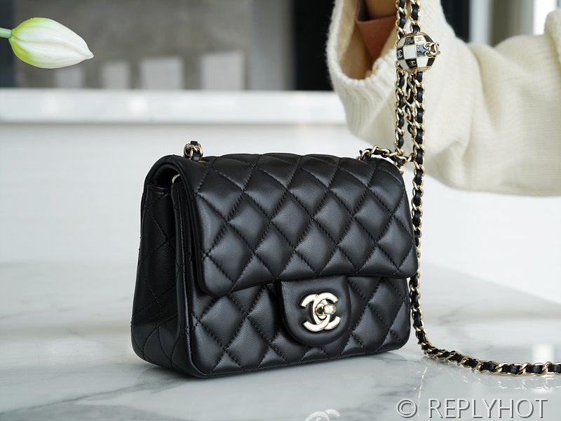 [하이엔드급] 샤넬 쁘띠삭 체크사커볼 미니백 램스킨 골드메탈 블랙 [매장가 900만원대]