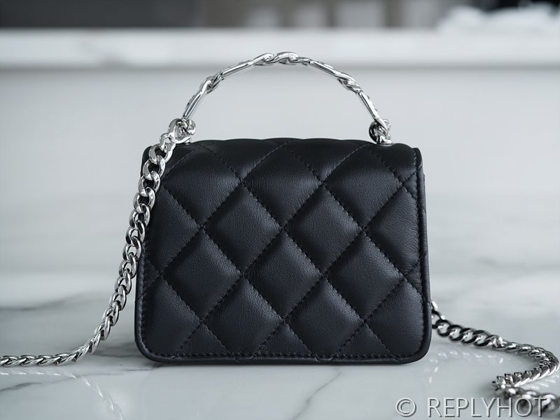 [하이엔드급] 샤넬 코코로고 체인 달린 미니백 카프스킨 실버메탈 블랙 [매장가 550만원대]