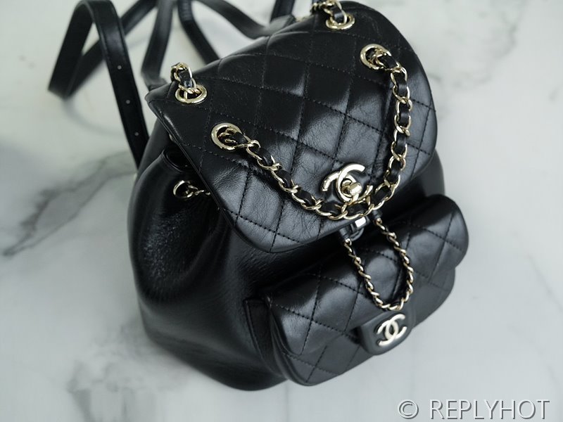 [하이엔드급] 샤넬 22 크루즈 듀마 백팩 카프스킨 골드메탈 블랙 [매장가 1000만원대]