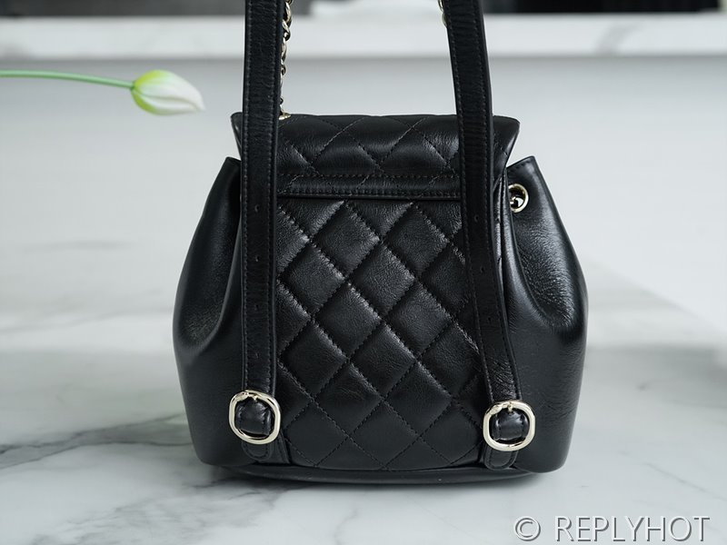 [하이엔드급] 샤넬 22 크루즈 듀마 백팩 카프스킨 골드메탈 블랙 [매장가 1000만원대]