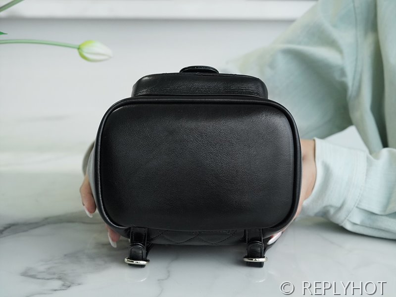 [하이엔드급] 샤넬 22 크루즈 듀마 백팩 카프스킨 골드메탈 블랙 [매장가 1000만원대]