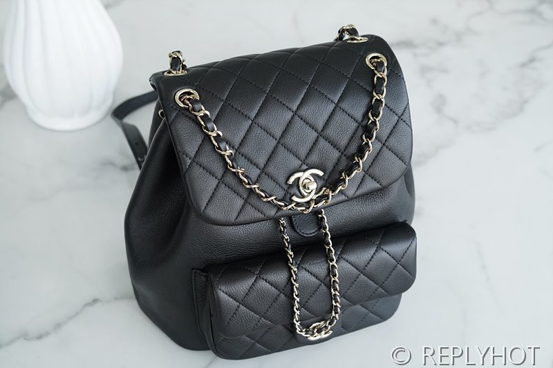 [하이엔드급] 샤넬 23 크루즈 듀마 백팩 카프스킨 골드메탈 블랙 [매장가 1000만원대]