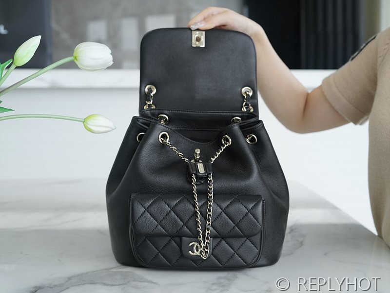 [하이엔드급] 샤넬 23 크루즈 듀마 백팩 카프스킨 골드메탈 블랙 [매장가 1000만원대]