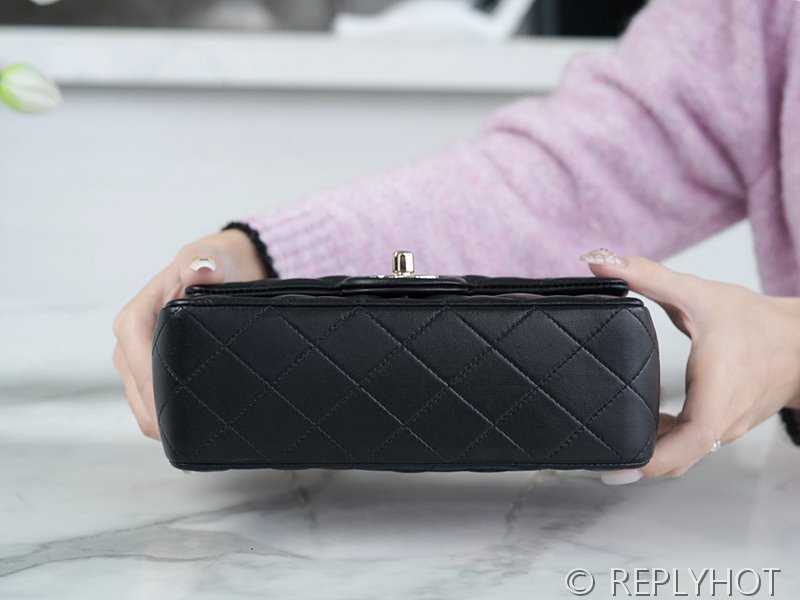 [하이엔드급] 샤넬 탑핸들 뉴미니백 램스킨 골드메탈 블랙 [매장가 900만원대]