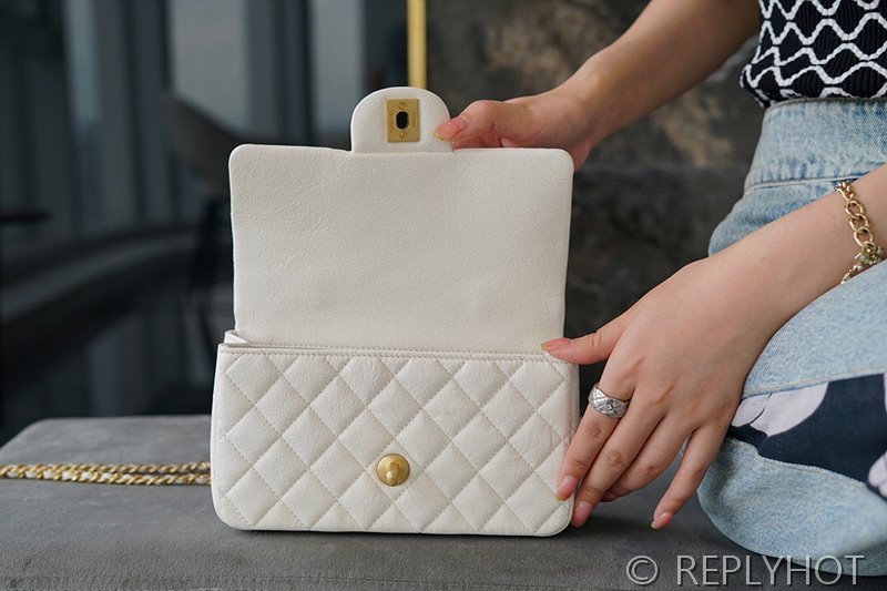 [하이엔드급] 샤넬 탑핸들 뉴미니백 카프스킨 골드메탈 화이트 [매장가 900만원대]