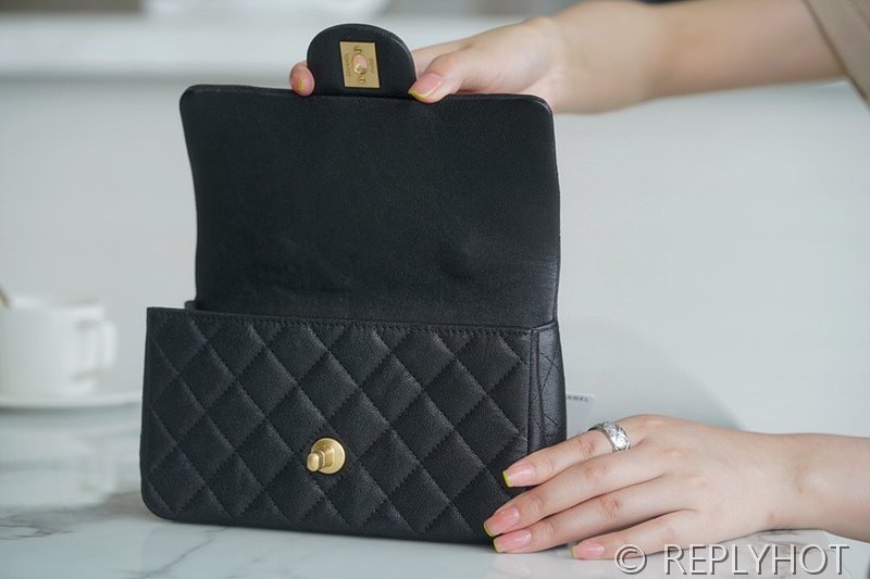 [하이엔드급] 샤넬 탑핸들 뉴미니백 카프스킨 골드메탈 블랙 [매장가 900만원대]