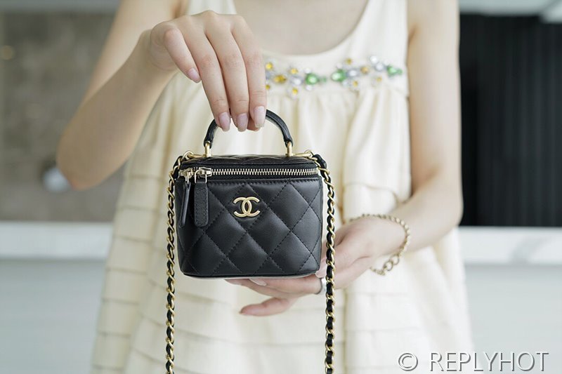 [하이엔드급] 샤넬 탑핸들 스몰 베니티백 램스킨 골드메탈 블랙 [매장가 350만원대]