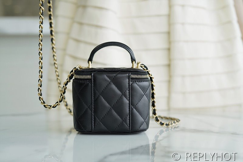 [하이엔드급] 샤넬 탑핸들 스몰 베니티백 램스킨 골드메탈 블랙 [매장가 350만원대]