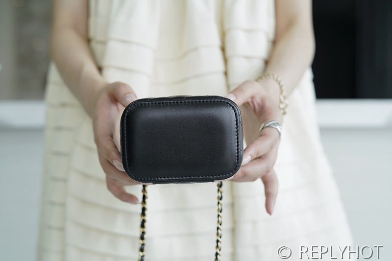 [하이엔드급] 샤넬 탑핸들 스몰 베니티백 램스킨 골드메탈 블랙 [매장가 350만원대]