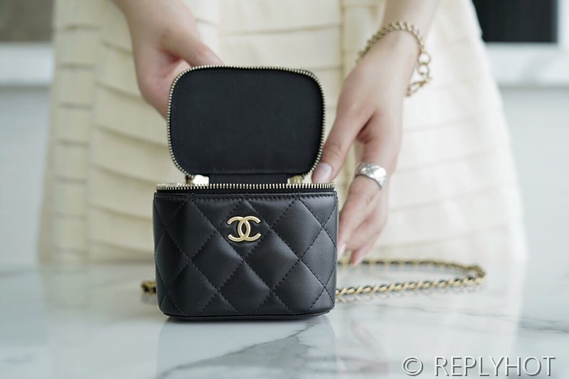 [하이엔드급] 샤넬 탑핸들 스몰 베니티백 램스킨 골드메탈 블랙 [매장가 350만원대]