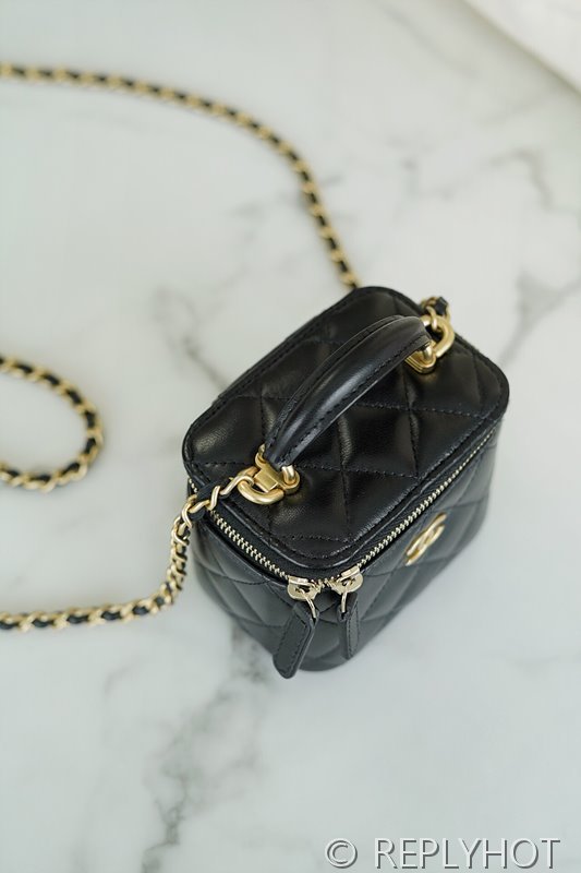 [하이엔드급] 샤넬 탑핸들 스몰 베니티백 램스킨 골드메탈 블랙 [매장가 350만원대]