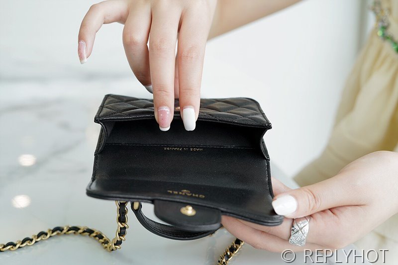 [하이엔드급] 샤넬 탑핸들 코인버스 플랩 체인백 램스킨 골드메탈 블랙 [매장가 700만원대]