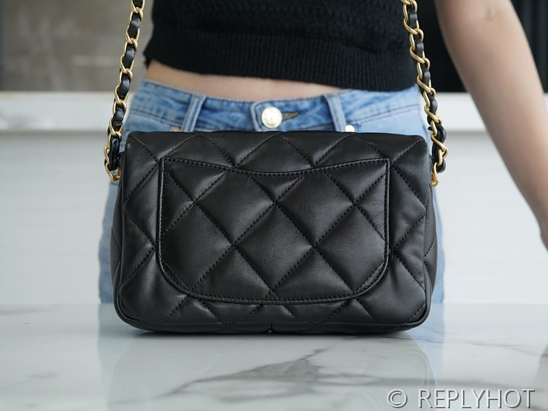 [하이엔드급] 샤넬 하트 로고 플랩백 램스킨 골드메탈 블랙 [매장가 1000만원대]