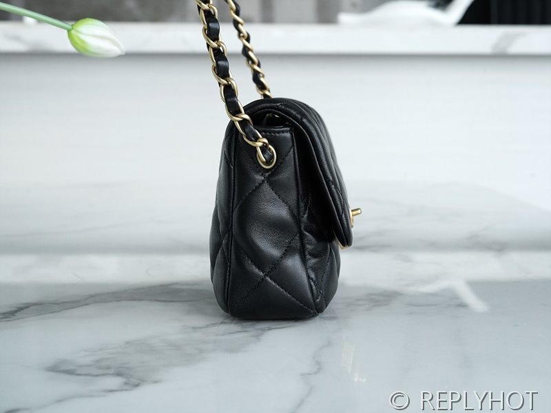 [하이엔드급] 샤넬 하트 로고 미니백 램스킨 골드메탈 블랙 [매장가 900만원대]